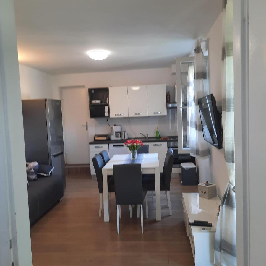 Beach Apartment Kate With Sea View, Balcony And Parking, Murter, Dalmatia Exteriér fotografie